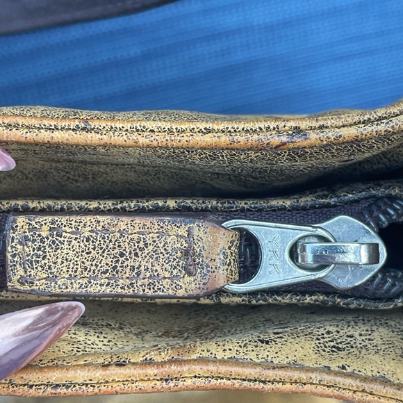 John Cole Kaylee Distressed Cow Hide Leather Brown Shoulder Bag/Purse/Tote - Picture 14 of 14